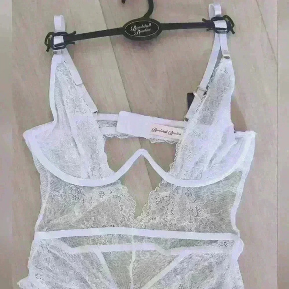 RENE ROFE | Bombshell Boudoir White Lace Deep Exposed Wire Lingerie - Picture 2 of 5